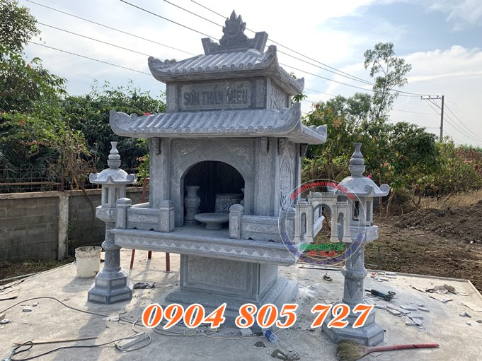 Mẫu miếu đá thờ thần rừng thần linh có mái tại Tuyên Quang