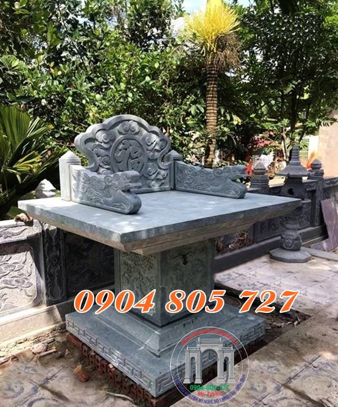 Mẫu miếu đá thờ thần rừng thần linh không mái tại Tuyên Quang