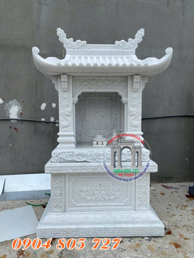 Mẫu miếu đá trắng thờ thần rừng thần linh có mái tại Tuyên Quang