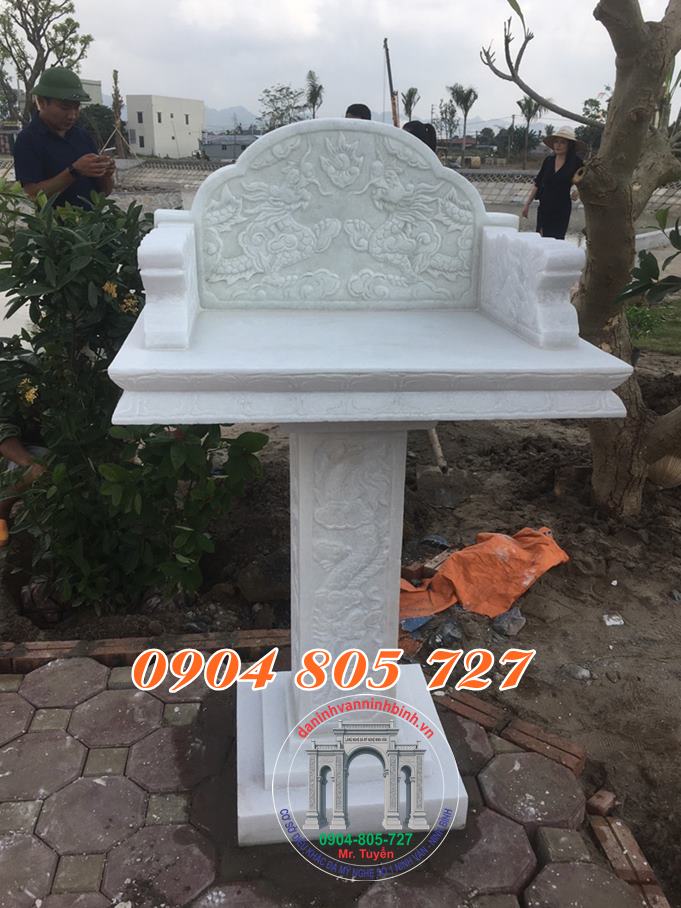 Mẫu miếu đá trắng thờ thần rừng thần linh không mái tại Tuyên Quang