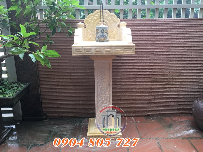 Mẫu miếu đá vàng thờ thần rừng thần linh không mái tại Tuyên Quang