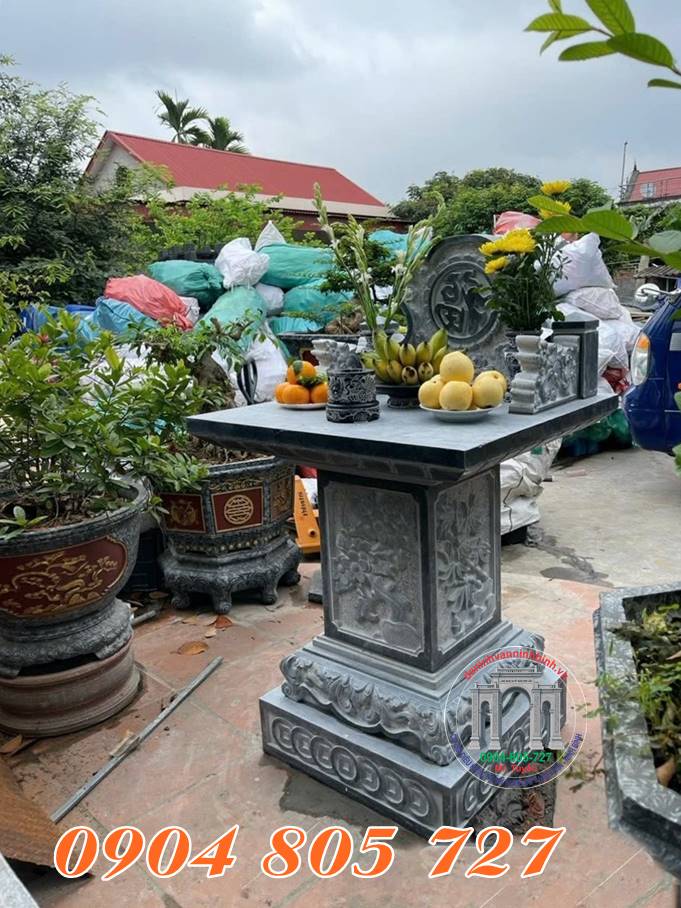 Mẫu miếu đá xanh đen thờ thần rừng thần linh không mái tại Tuyên Quang
