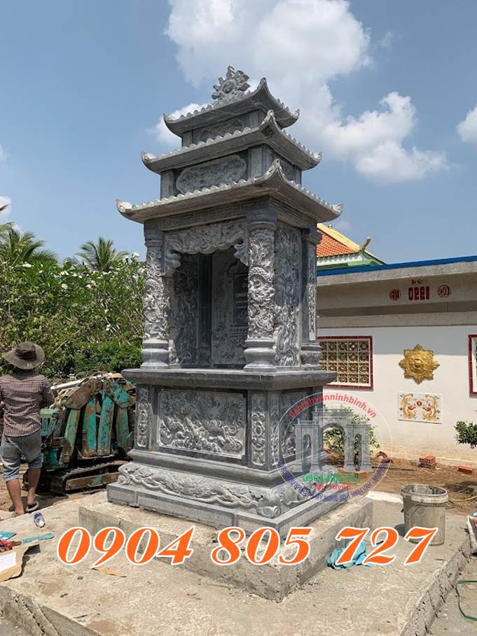 Am đá thờ Thần mái cong chạm khắc rồng phượng ở Cao Bằng