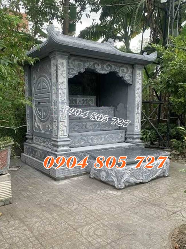 Am thờ thần bằng đá chạm khắc chữ Phúc Lộc Thọ ở Cao Bằng