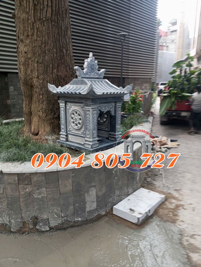 Cây hương miếu đá đơn giản 1 mái thờ thần linh ở Lai Châu