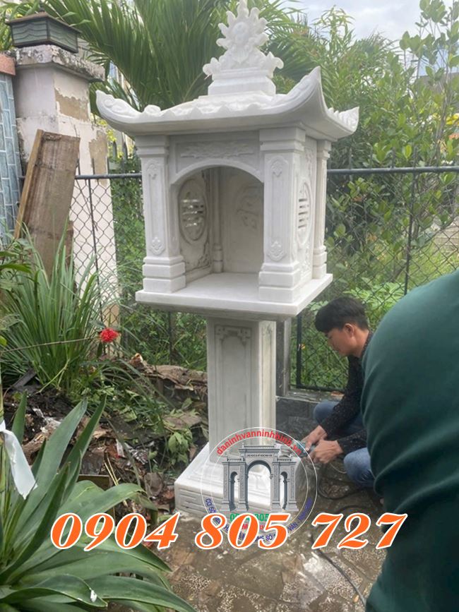 Cây hương miếu đá trắng 1 mái ở Lai Châu