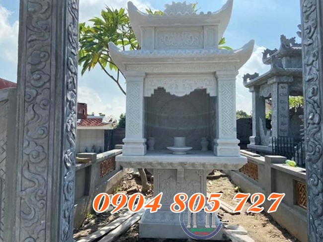 Cây hương miếu đá trắng thờ thần linh ở Lai Châu